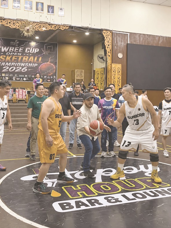 Piala NewBee perperkukuh bola keranjang akar umbi