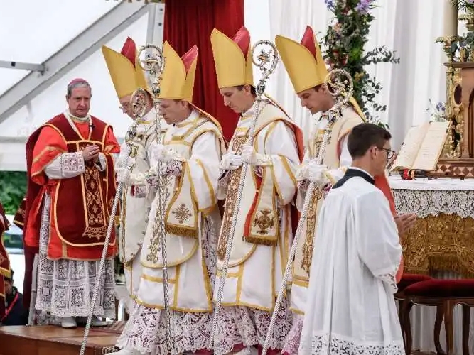Members of rebel Catholic group in schism, excommunicated: Vatican