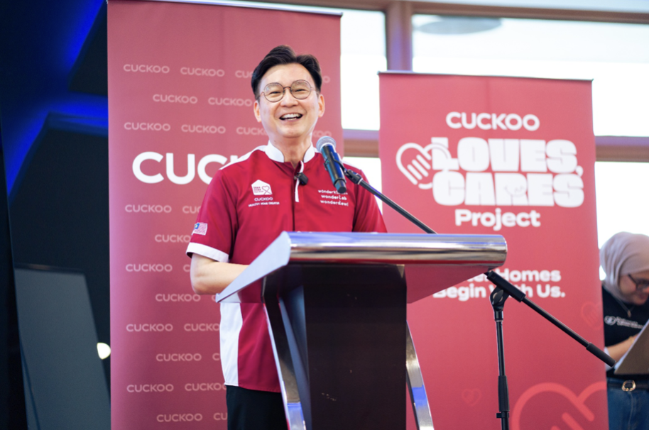Driving Social Impact: Mr. Hoe Kian Choon (KC Hoe), Non-Independent Executive Director and CEO of CUCKOO Malaysia, delivering his speech to officially launch the CUCKOO Loves, Cares Project. The newly unified framework is designed to deliver a scaled-up, long-term impact to communities across Malaysia.