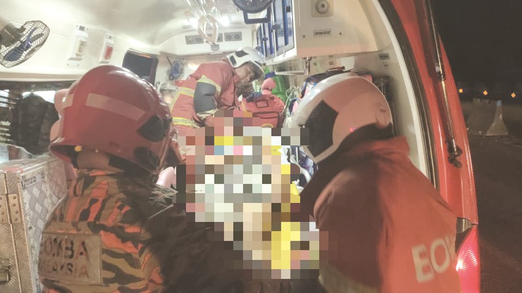 Two injured, another unhurt in Tuaran crash 