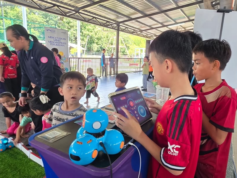 Expand library outreach to benefit more rural communities: Minister