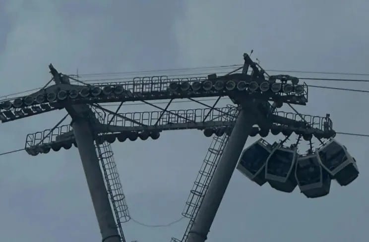 16 rescued after Russian cable car breaks down