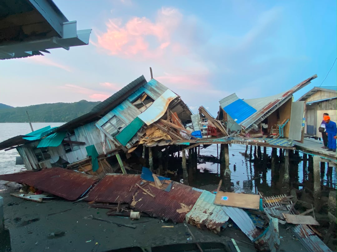 Eight escape unhurt after house partially collapses in Sandakan