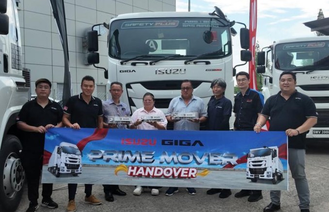 Isuzu Malaysia serah penggerak utama GIGA EXR kepada pelanggan di Malaysia Timur