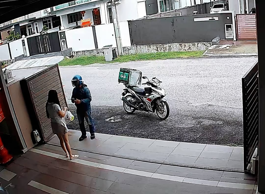 Injured delivery rider keeps working despite road accident
