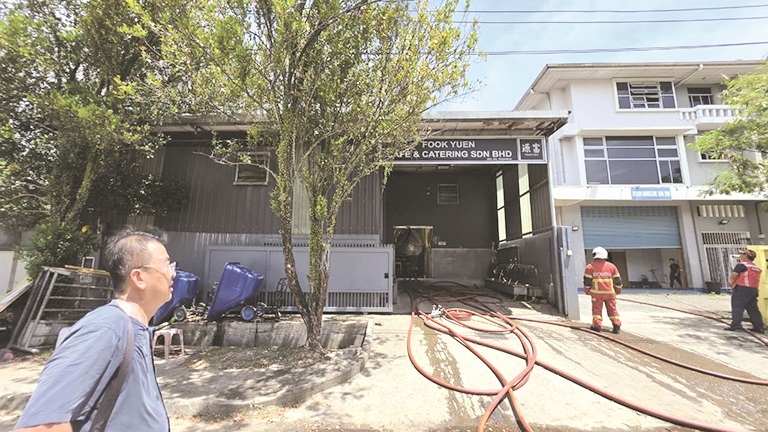 Kolombong warehouse razed