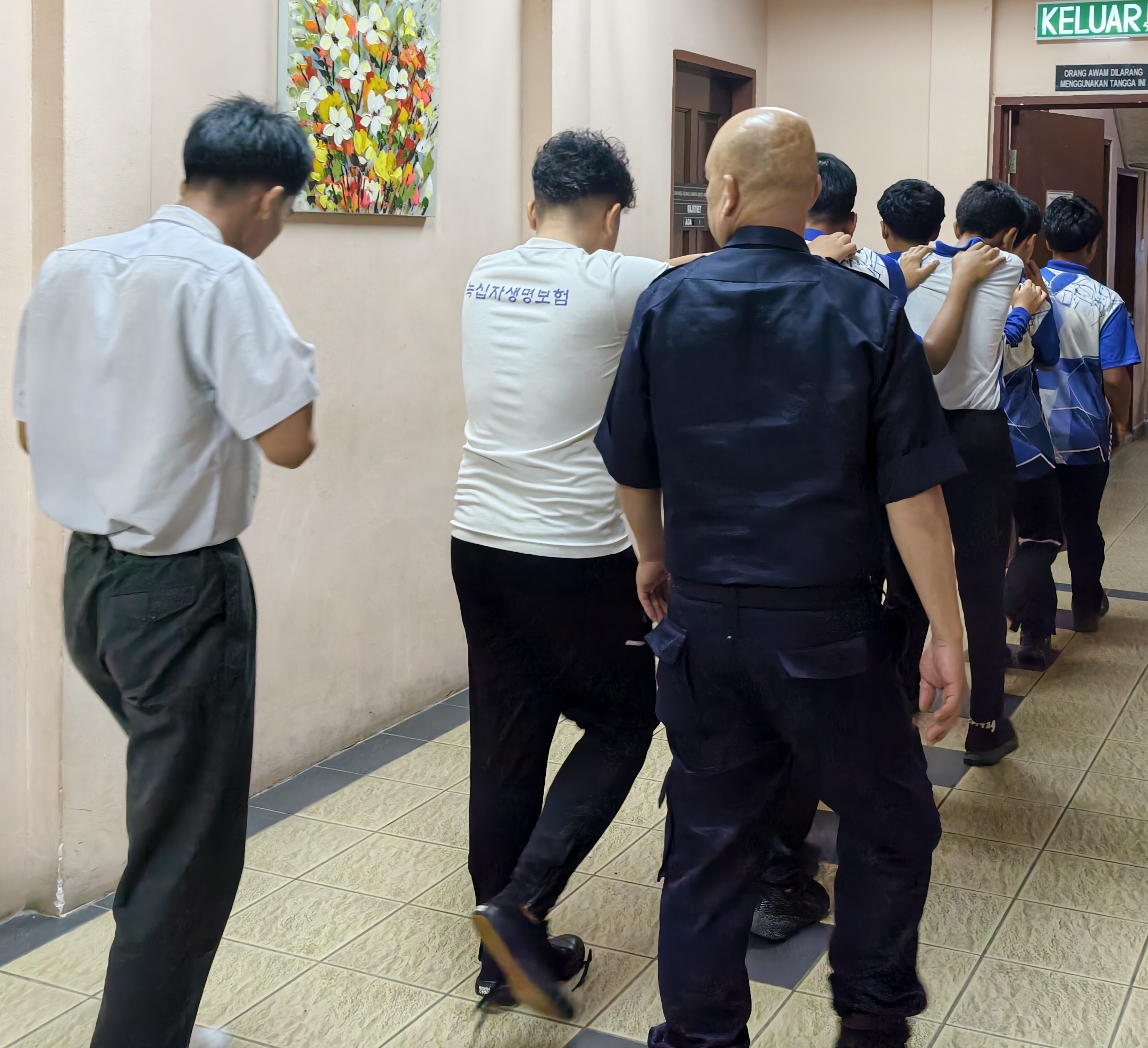 Eight Tawau schoolboys remanded over brawl