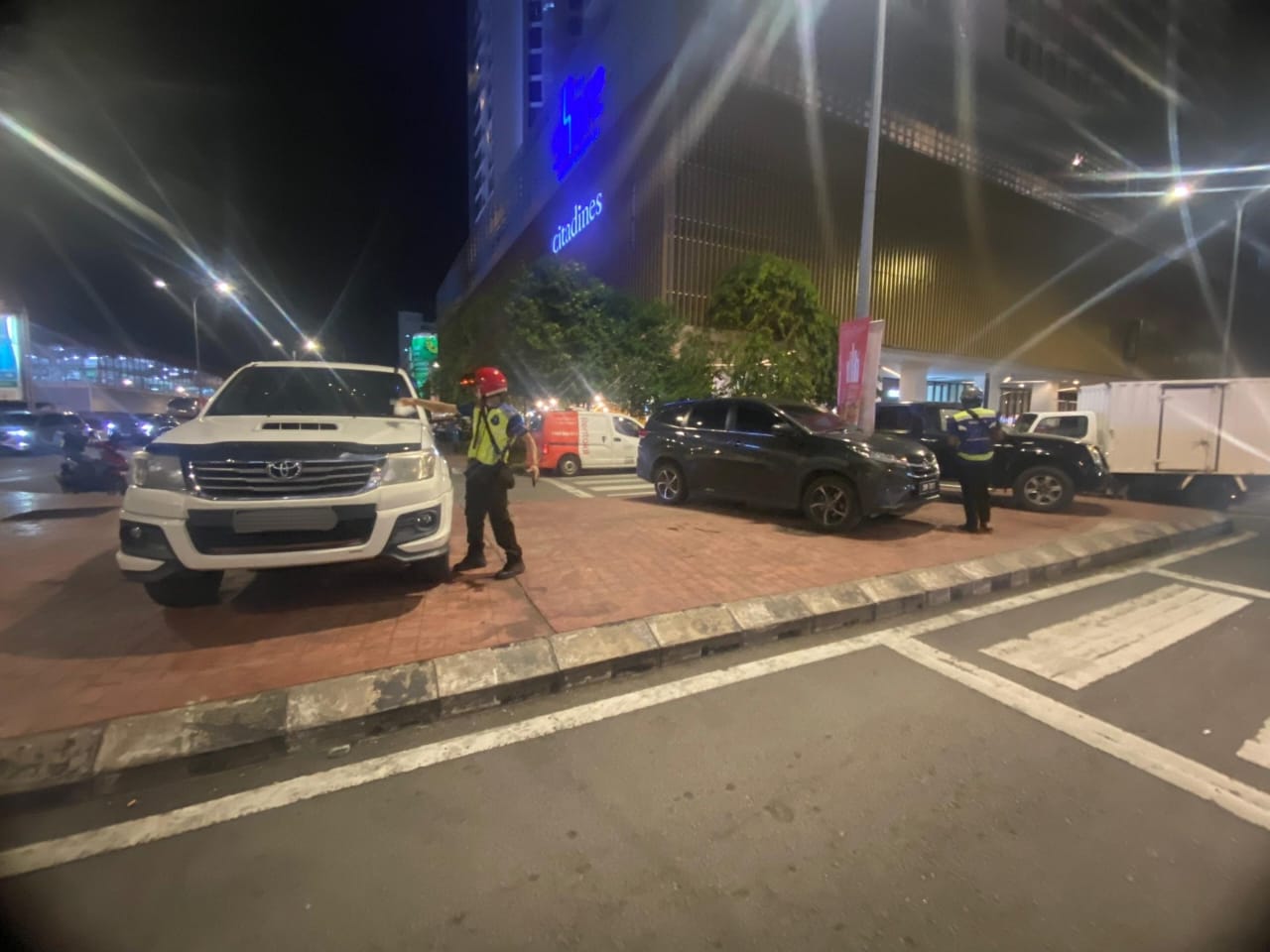Car park abuse at Kg Air night mart 