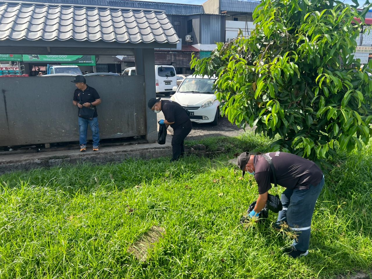 Rat poison is scattered around this Kepayan commercial centre at regular intervals.