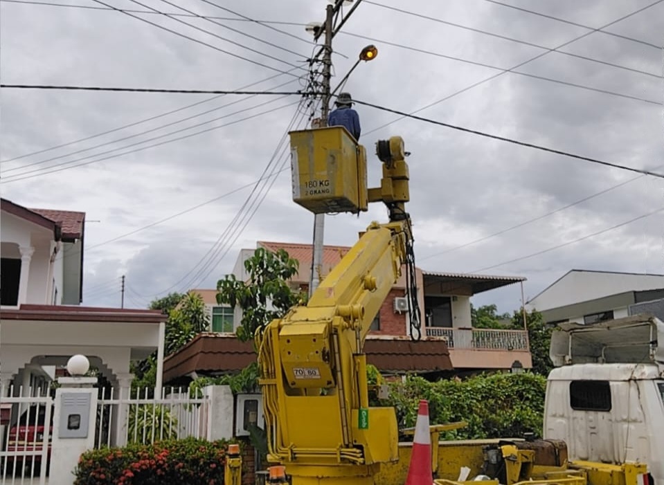 City Hall begins upgrading streetlights over security concerns